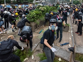 Guardiamo la repressione e indigniamoci