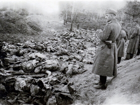 I tedeschi nel 1943 annunciano la scoperta delle fosse