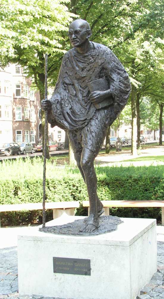 Di w:nl:Gebruiker:Evanherk - nl:Afbeelding:Gandhi_churchilllaan.jpg, CC BY-SA 3.0, https://commons.wikimedia.org/w/index.php?curid=183787